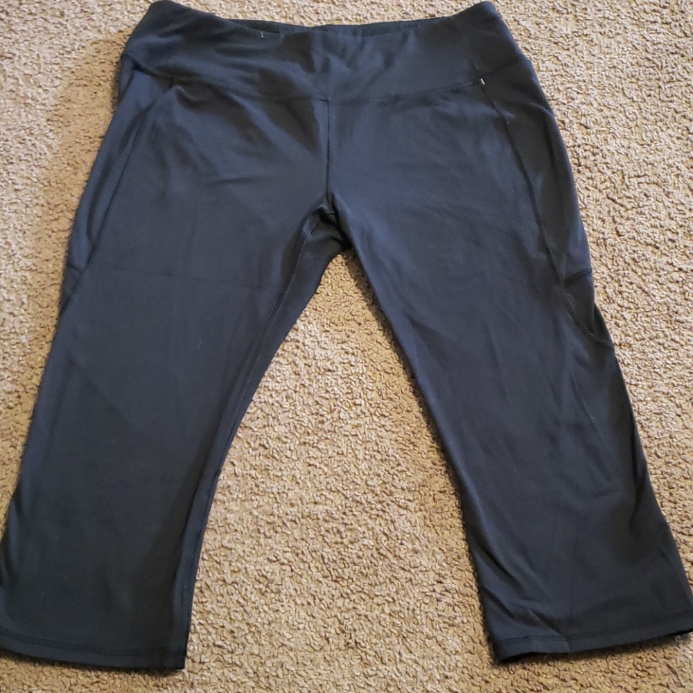 Calia Capri Leggings